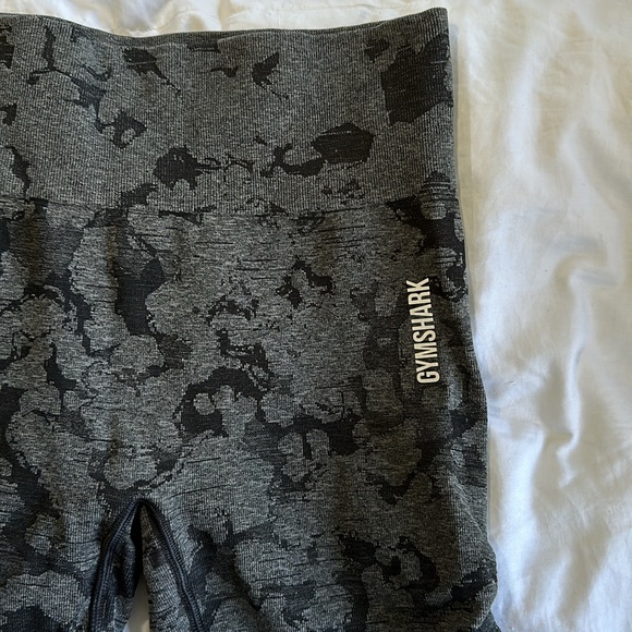 Gymshark camo shorts - Picture 2 of 4